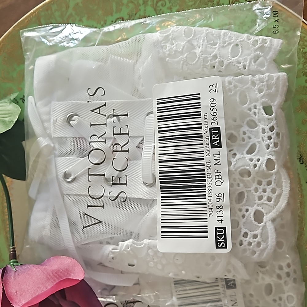 NO LONGER AVAILNIP Victoria's Secret White Eyelet Garter Skirt Size Medium/Large - Picture 7 of 7